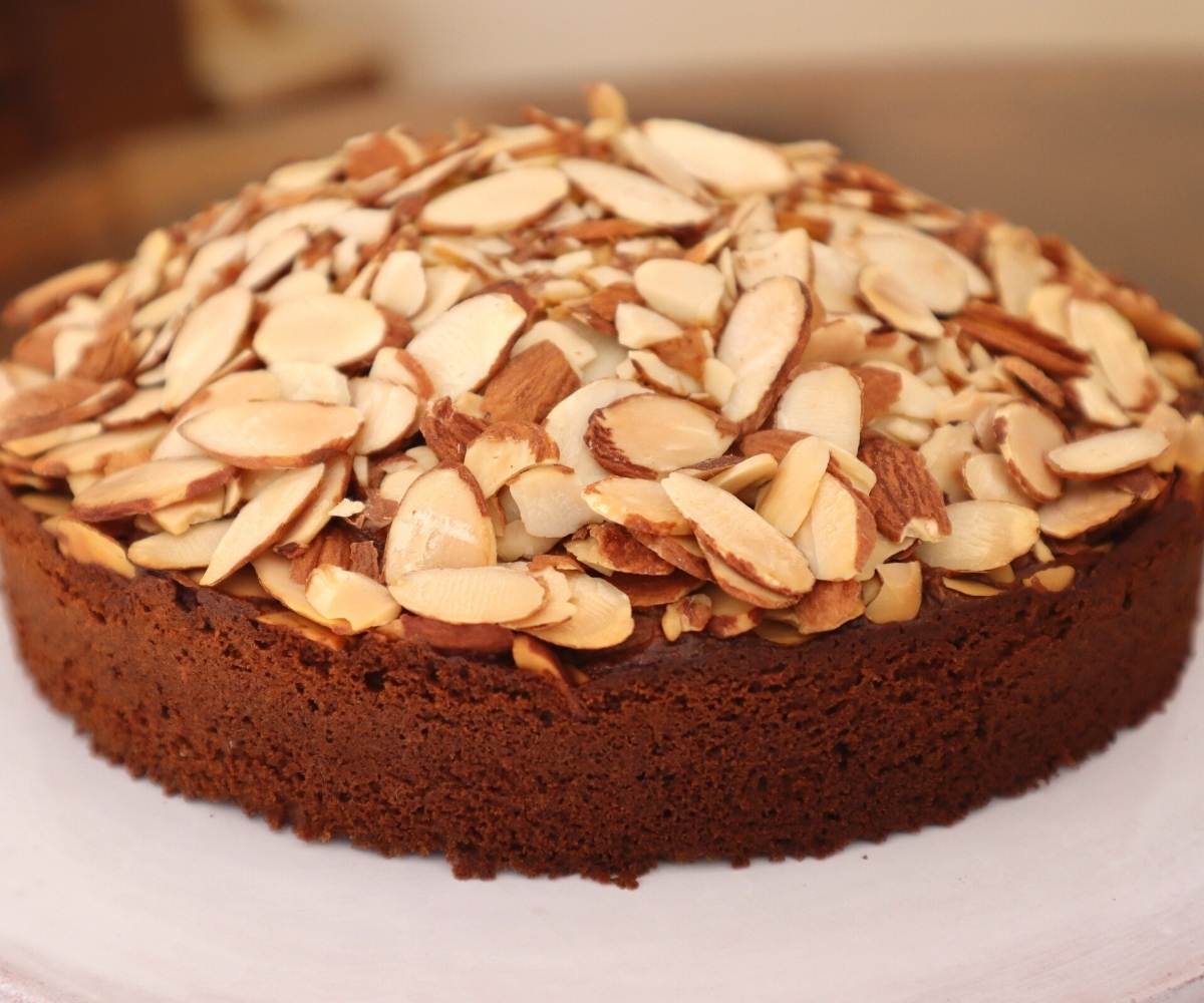 Claire Saffitz Makes Best Crunchy Almond Cake Recipe | Dessert Person -  YouTube